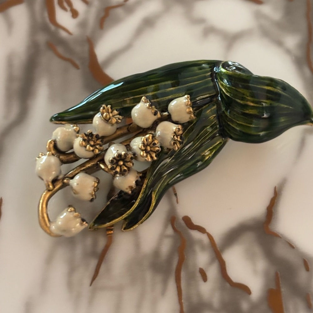 Easter  Lily-of-The-Valley Basket Brooch from ILANET Museum Collection - Picture 4 of 8